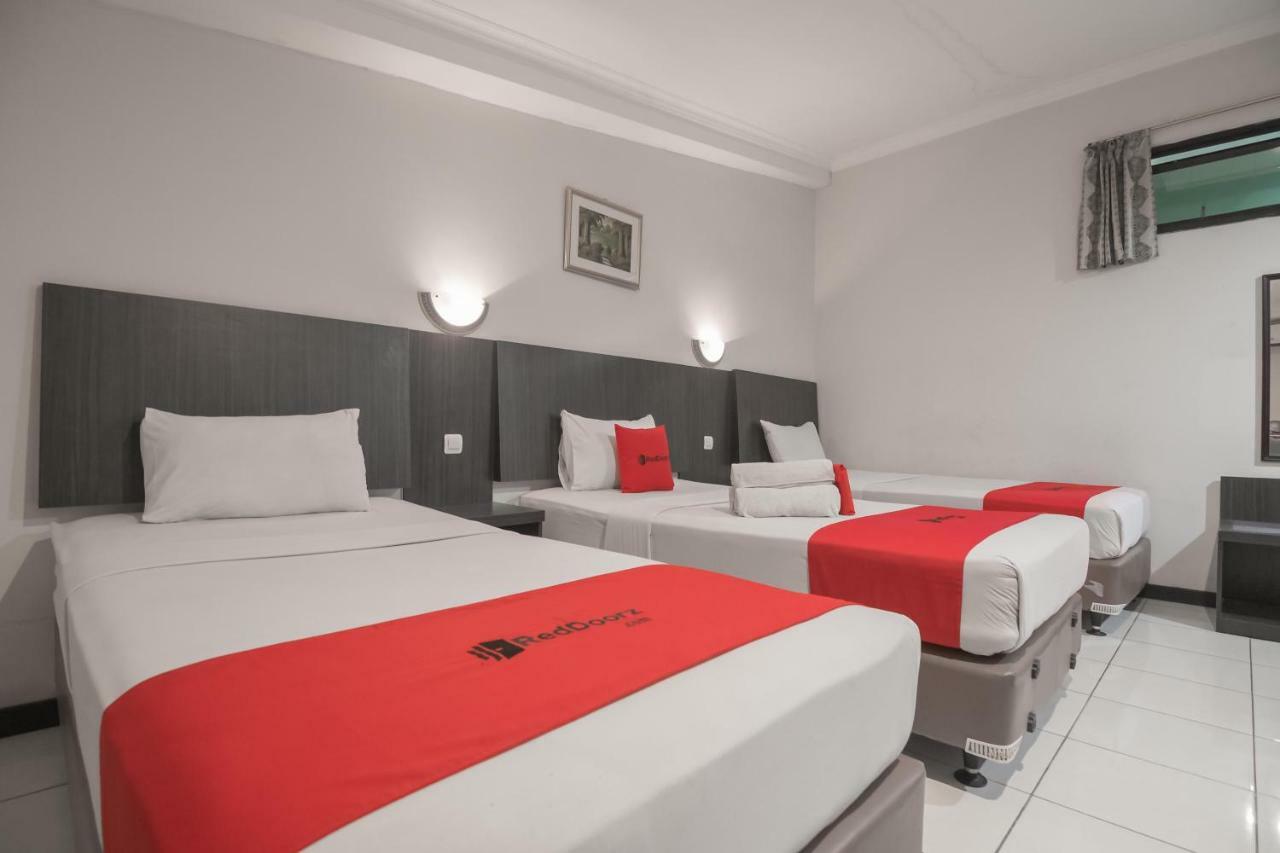 Reddoorz @ Cihampelas Bandung Zewnętrze zdjęcie