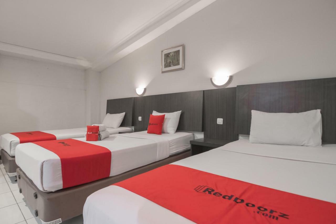 Reddoorz @ Cihampelas Bandung Zewnętrze zdjęcie