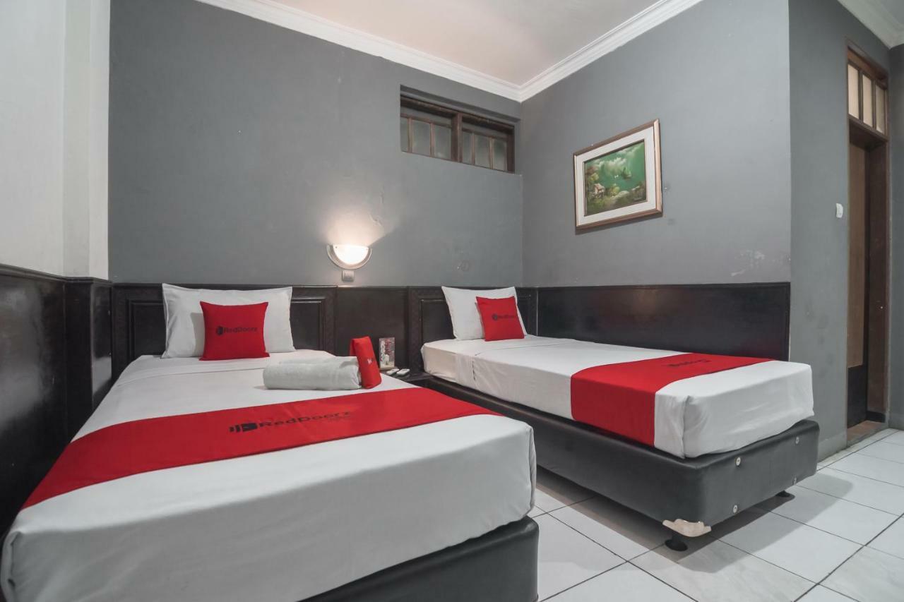 Reddoorz @ Cihampelas Bandung Zewnętrze zdjęcie