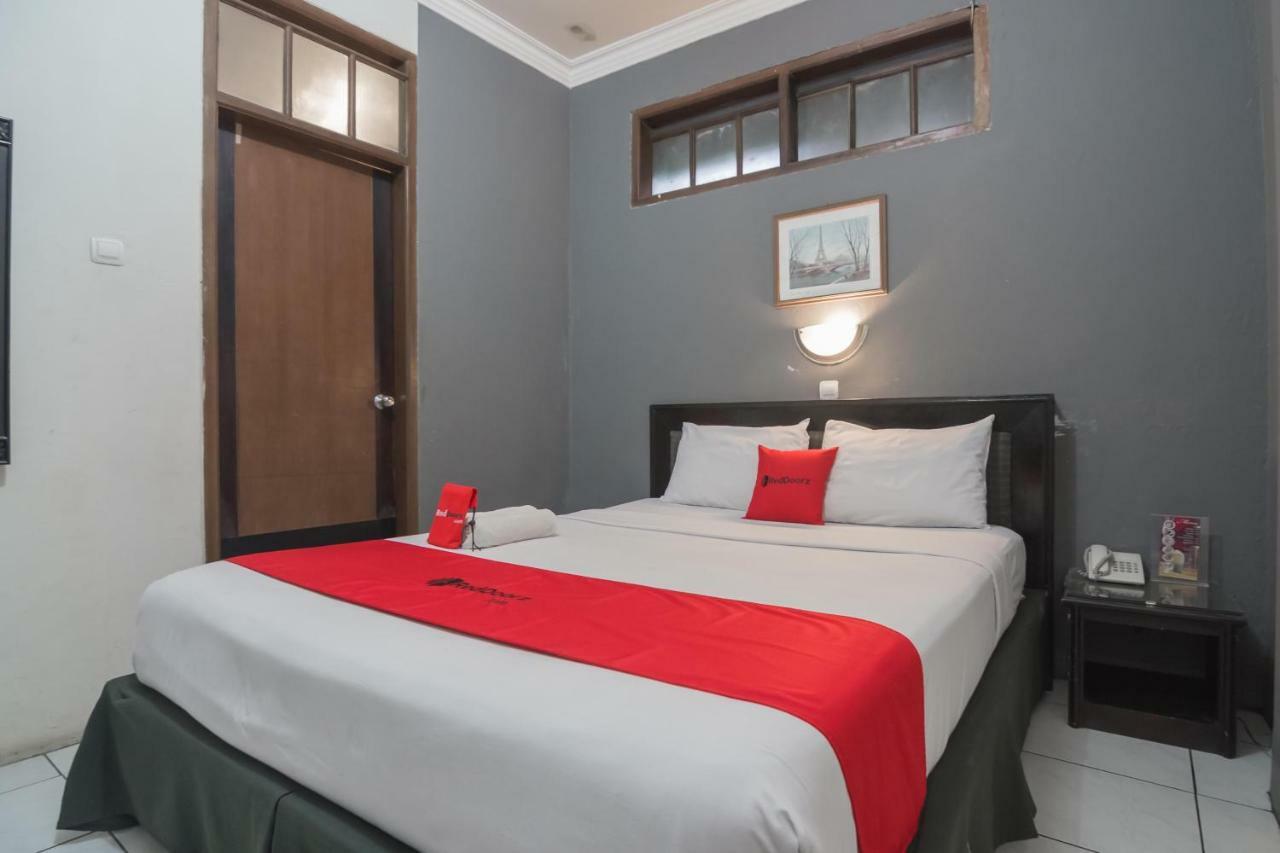 Reddoorz @ Cihampelas Bandung Zewnętrze zdjęcie
