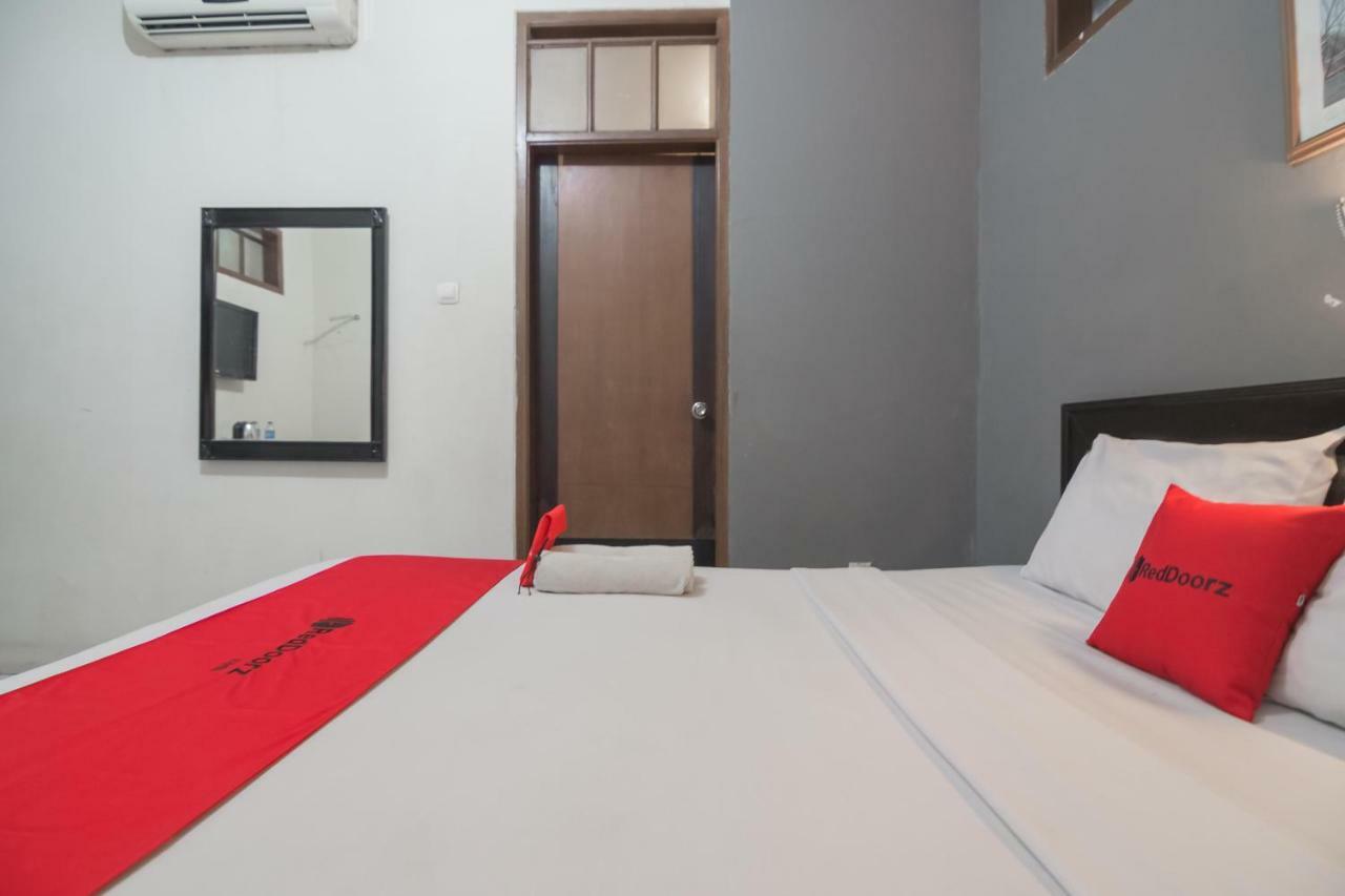 Reddoorz @ Cihampelas Bandung Zewnętrze zdjęcie