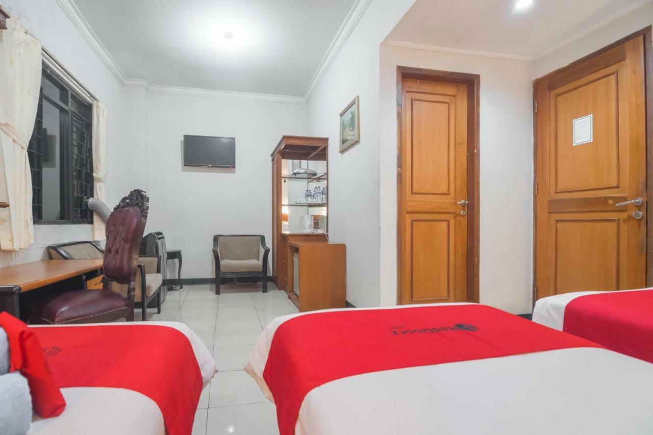 Reddoorz @ Cihampelas Bandung Zewnętrze zdjęcie