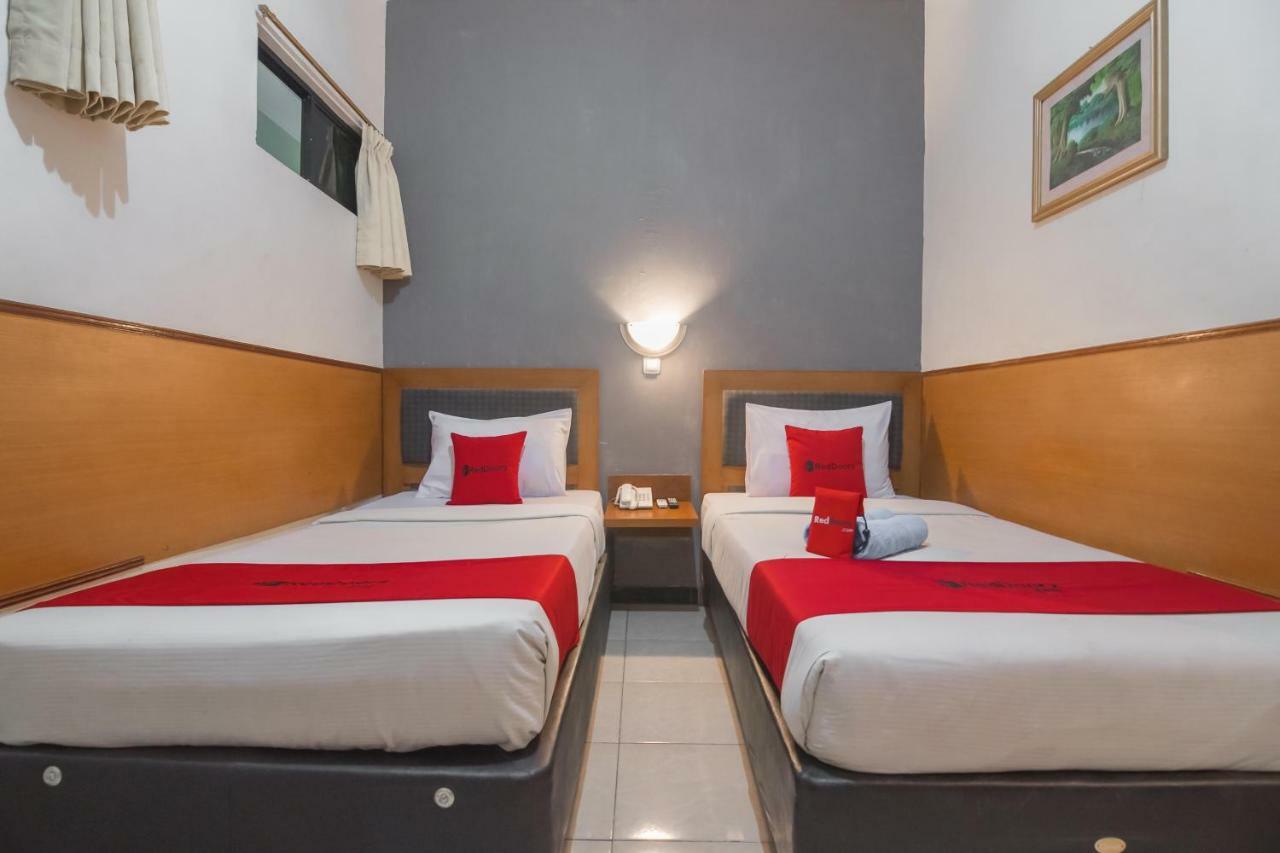 Reddoorz @ Cihampelas Bandung Zewnętrze zdjęcie