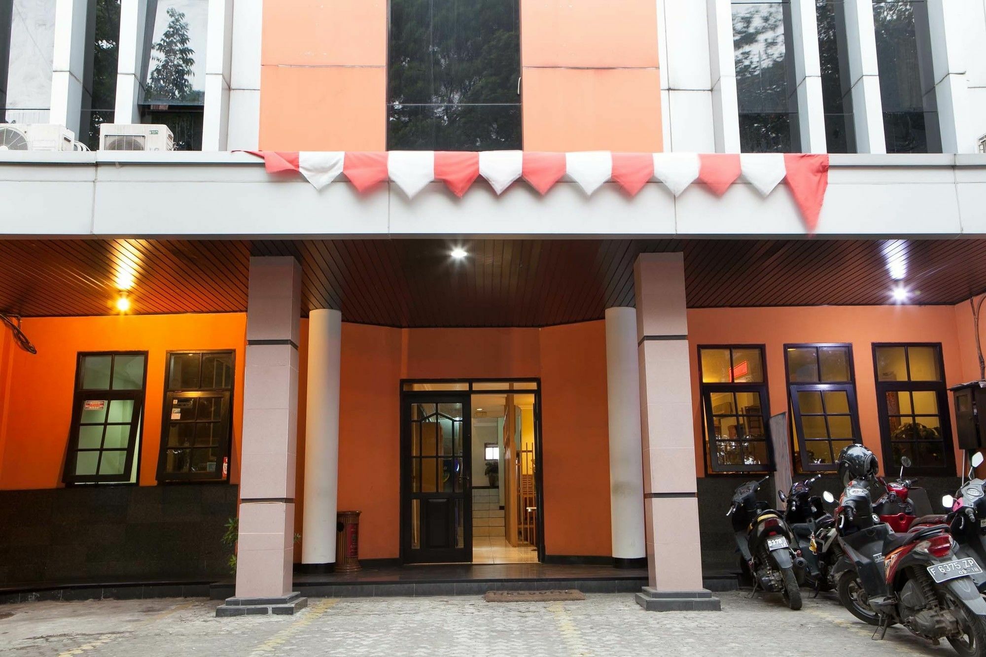 Reddoorz @ Cihampelas Bandung Zewnętrze zdjęcie